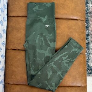 Gymshark size S Dark Olive Camo Sculpt Leggings